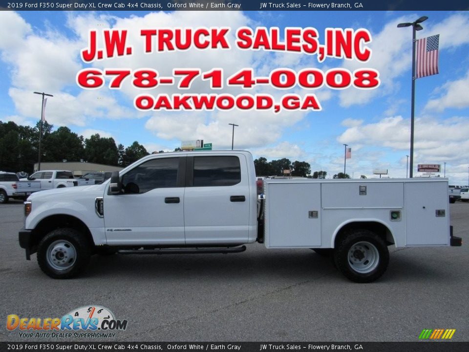 2019 Ford F350 Super Duty XL Crew Cab 4x4 Chassis Oxford White / Earth Gray Photo #2