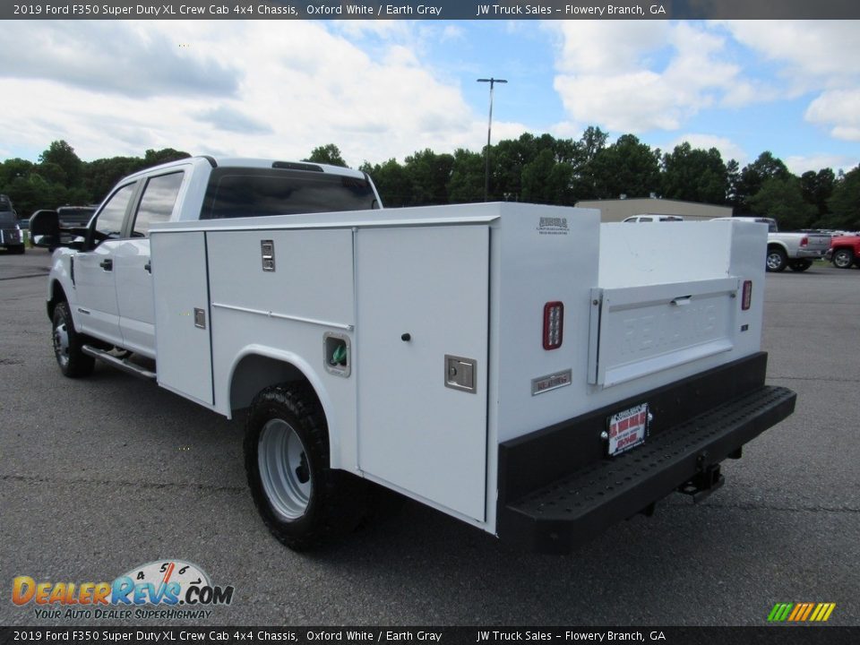 2019 Ford F350 Super Duty XL Crew Cab 4x4 Chassis Oxford White / Earth Gray Photo #3