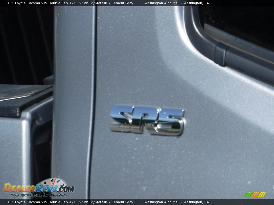 2017 Toyota Tacoma SR5 Double Cab 4x4 Silver Sky Metallic / Cement Gray Photo #9