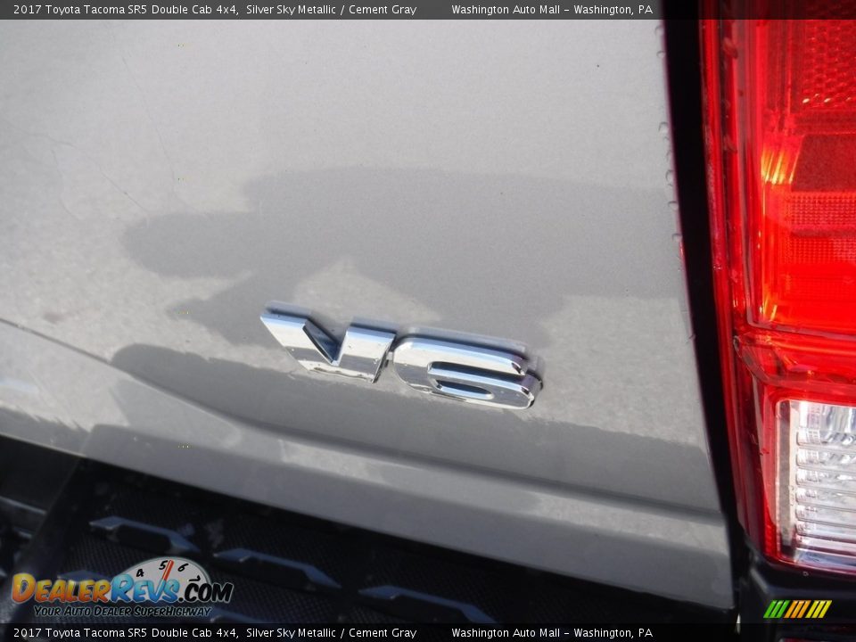 2017 Toyota Tacoma SR5 Double Cab 4x4 Silver Sky Metallic / Cement Gray Photo #15