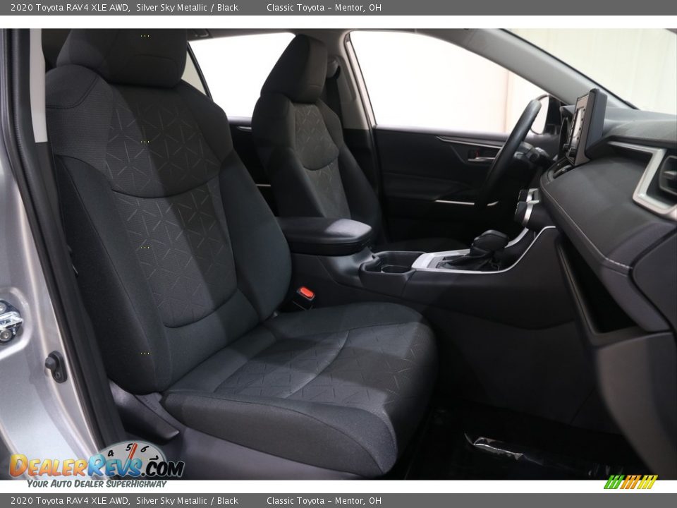 2020 Toyota RAV4 XLE AWD Silver Sky Metallic / Black Photo #17