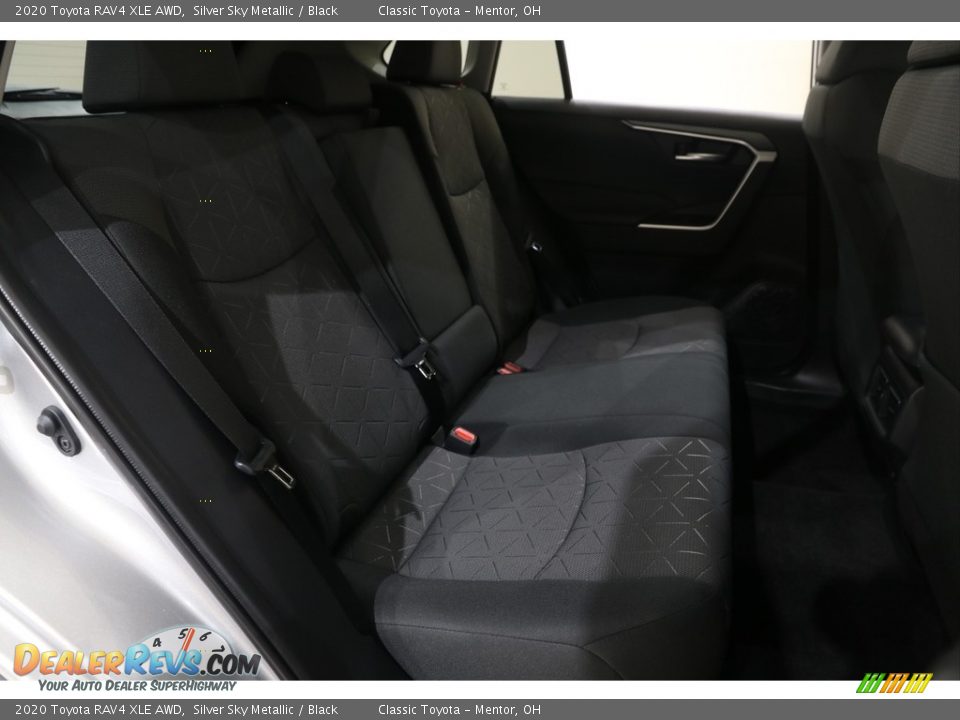 2020 Toyota RAV4 XLE AWD Silver Sky Metallic / Black Photo #18
