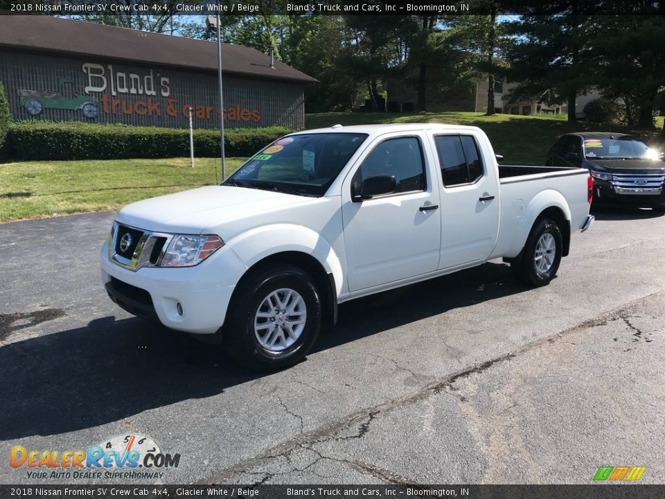 2018 Nissan Frontier SV Crew Cab 4x4 Glacier White / Beige Photo #2