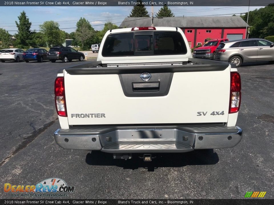 2018 Nissan Frontier SV Crew Cab 4x4 Glacier White / Beige Photo #7