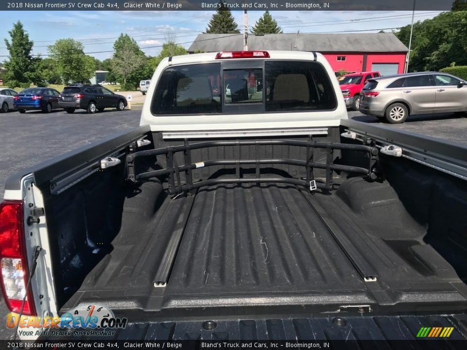 2018 Nissan Frontier SV Crew Cab 4x4 Glacier White / Beige Photo #8