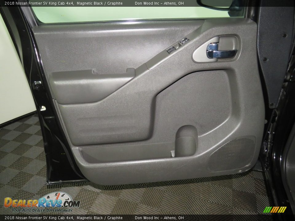 2018 Nissan Frontier SV King Cab 4x4 Magnetic Black / Graphite Photo #15