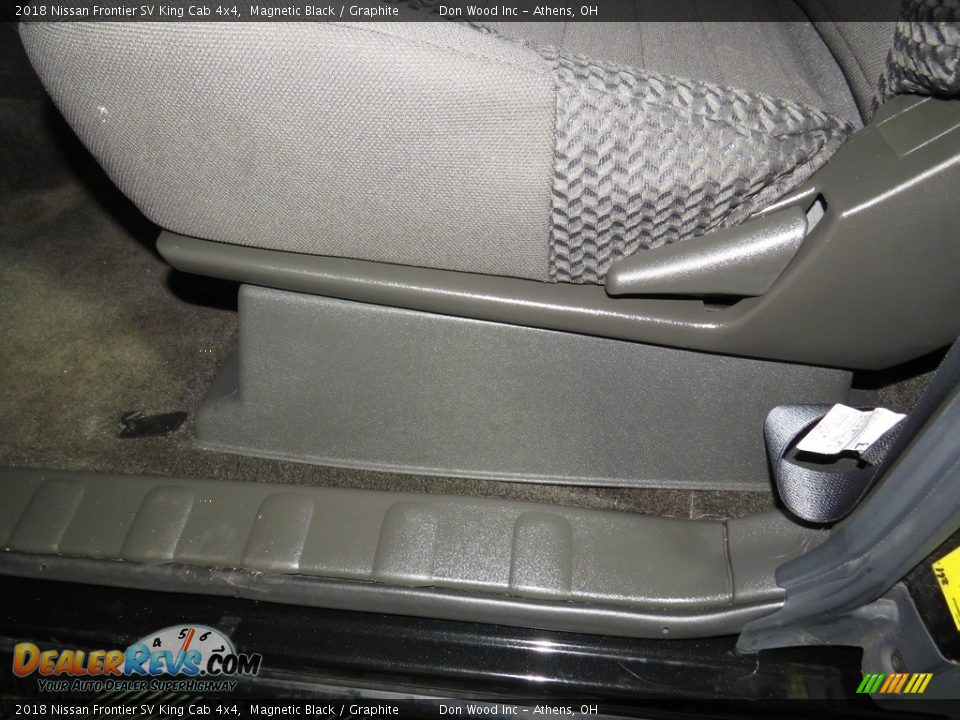 2018 Nissan Frontier SV King Cab 4x4 Magnetic Black / Graphite Photo #16