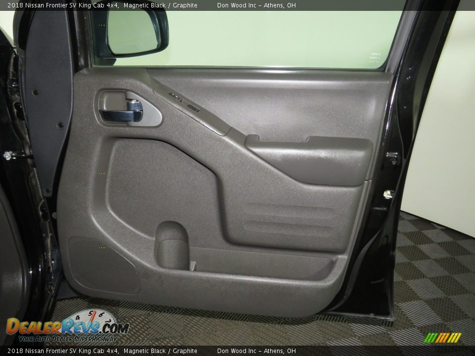 2018 Nissan Frontier SV King Cab 4x4 Magnetic Black / Graphite Photo #19