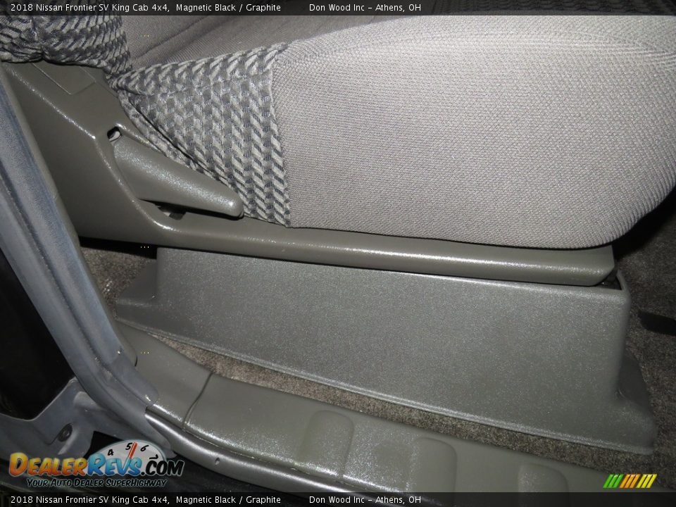 2018 Nissan Frontier SV King Cab 4x4 Magnetic Black / Graphite Photo #20