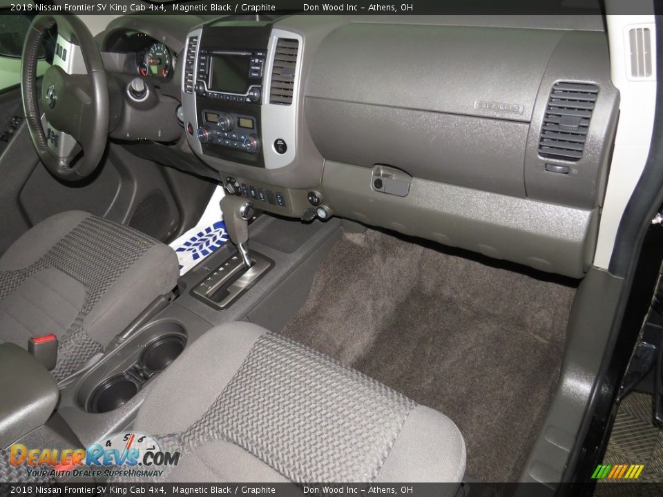 2018 Nissan Frontier SV King Cab 4x4 Magnetic Black / Graphite Photo #21