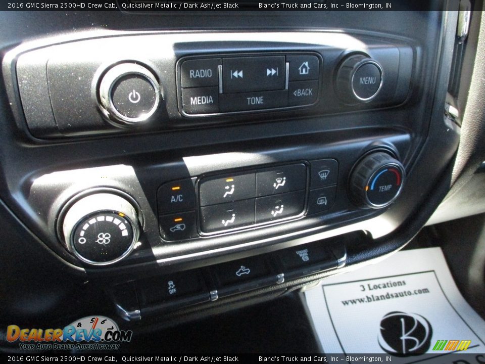 Controls of 2016 GMC Sierra 2500HD Crew Cab Photo #20