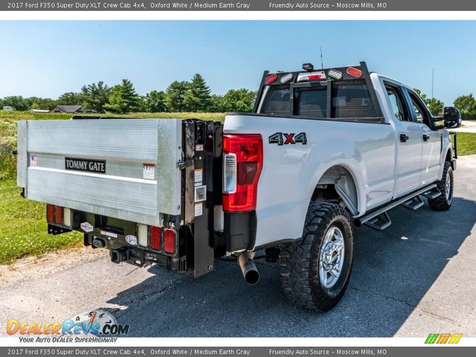 2017 Ford F350 Super Duty XLT Crew Cab 4x4 Oxford White / Medium Earth Gray Photo #4