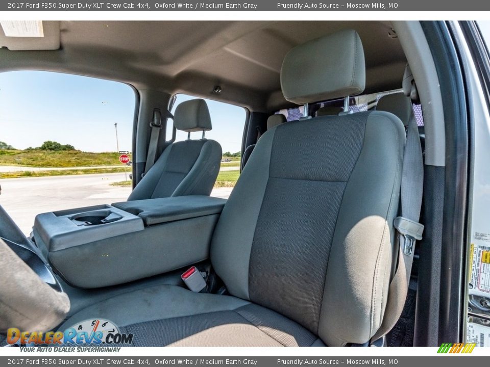 2017 Ford F350 Super Duty XLT Crew Cab 4x4 Oxford White / Medium Earth Gray Photo #19