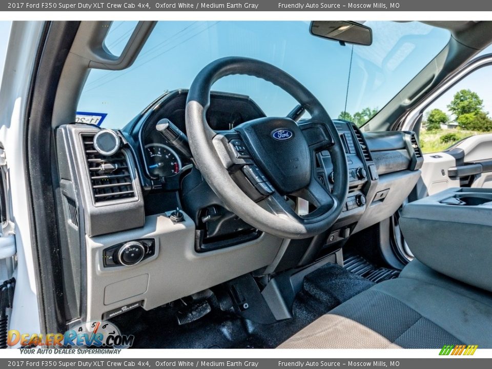 2017 Ford F350 Super Duty XLT Crew Cab 4x4 Oxford White / Medium Earth Gray Photo #21