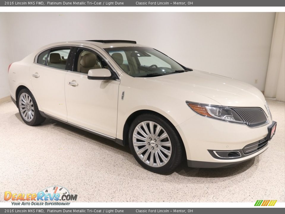 Front 3/4 View of 2016 Lincoln MKS FWD Photo #1