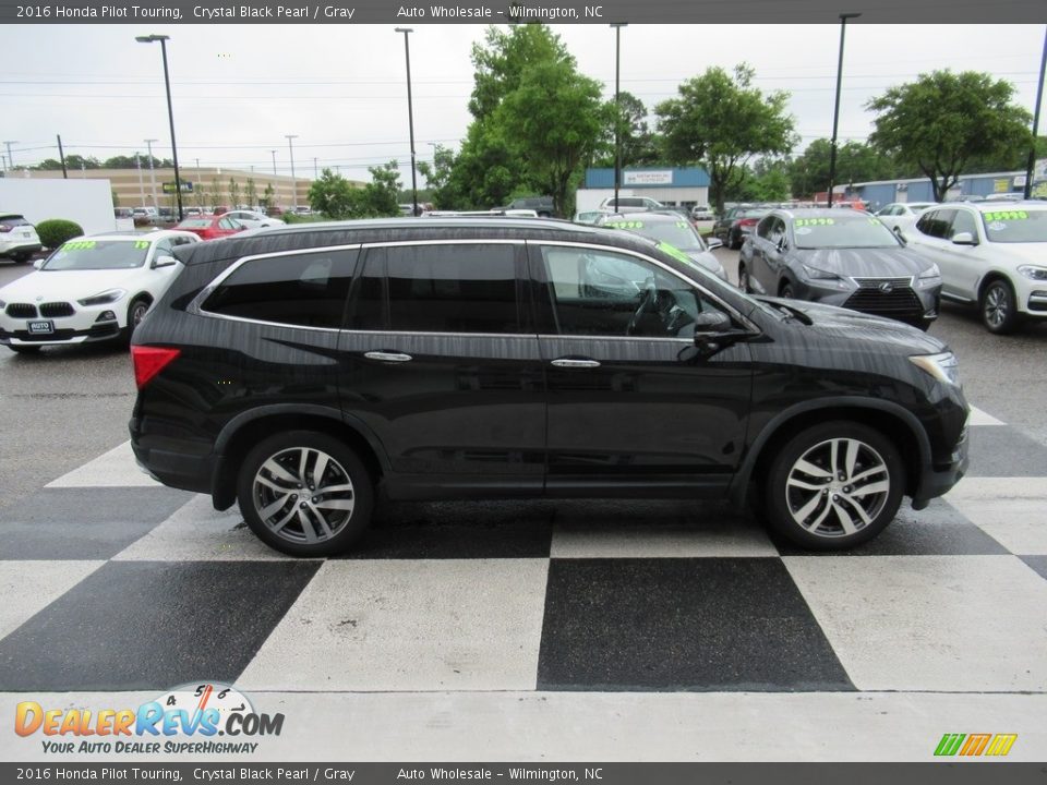 2016 Honda Pilot Touring Crystal Black Pearl / Gray Photo #3