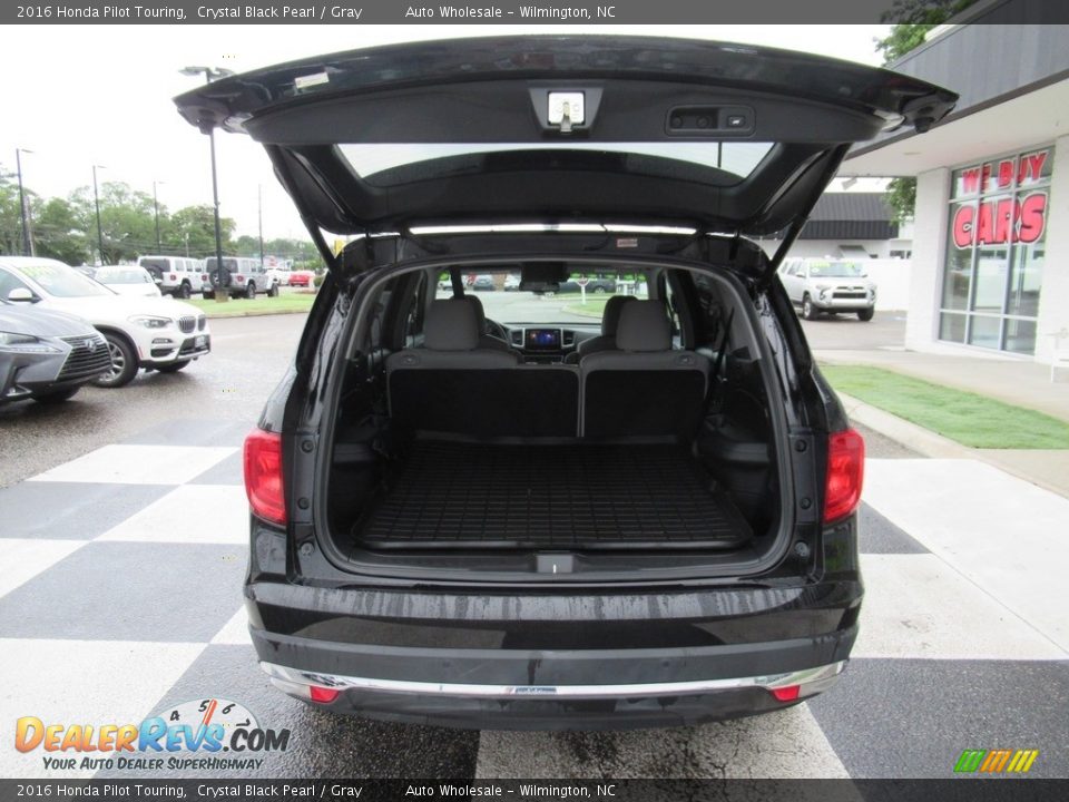 2016 Honda Pilot Touring Crystal Black Pearl / Gray Photo #5