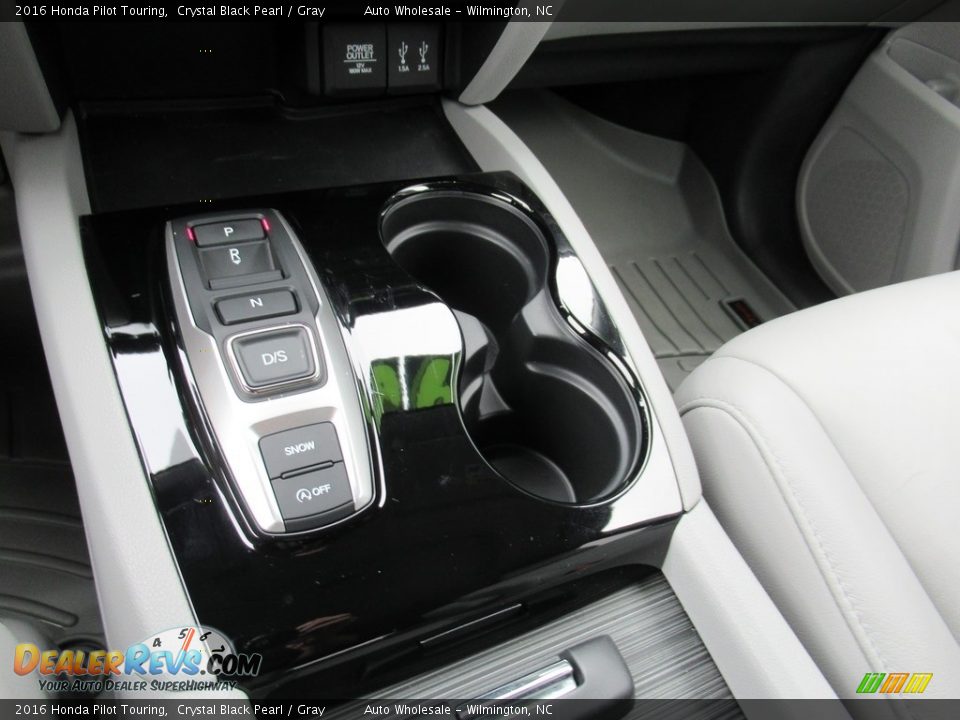 2016 Honda Pilot Touring Crystal Black Pearl / Gray Photo #19