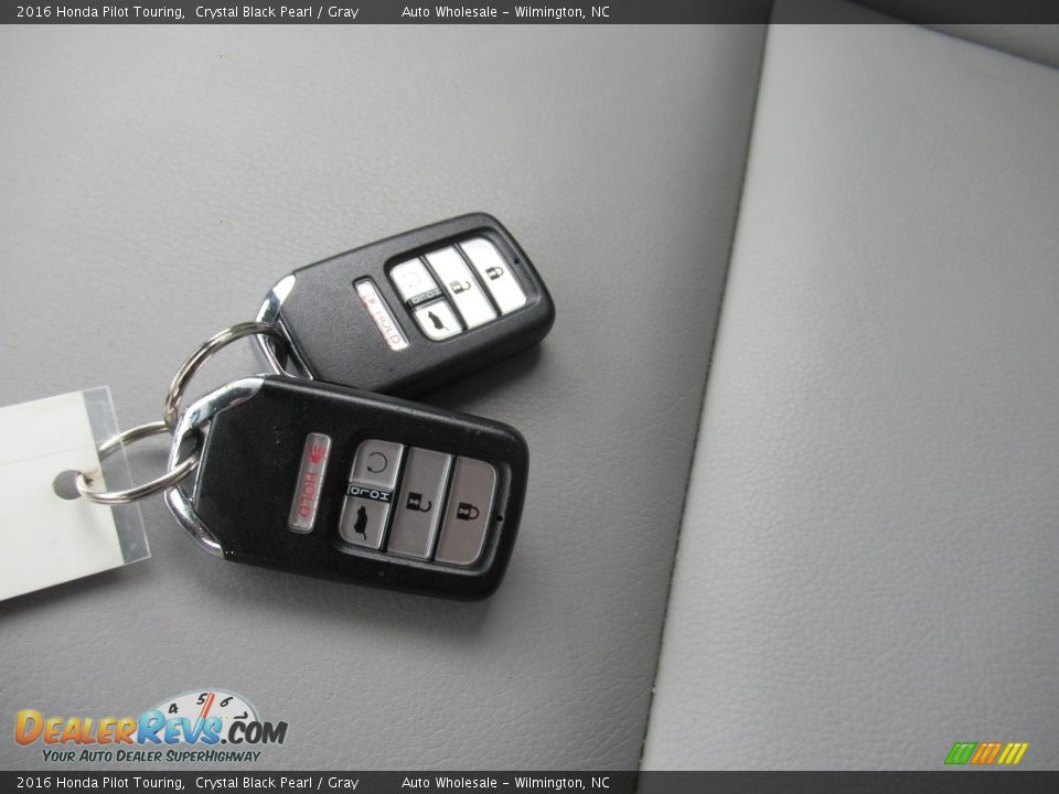 2016 Honda Pilot Touring Crystal Black Pearl / Gray Photo #20