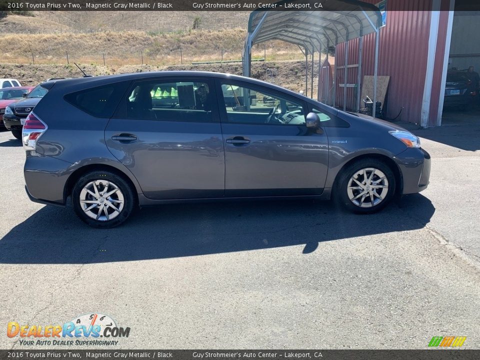 2016 Toyota Prius v Two Magnetic Gray Metallic / Black Photo #4