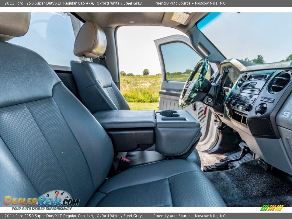 2011 Ford F250 Super Duty XLT Regular Cab 4x4 Oxford White / Steel Gray Photo #28