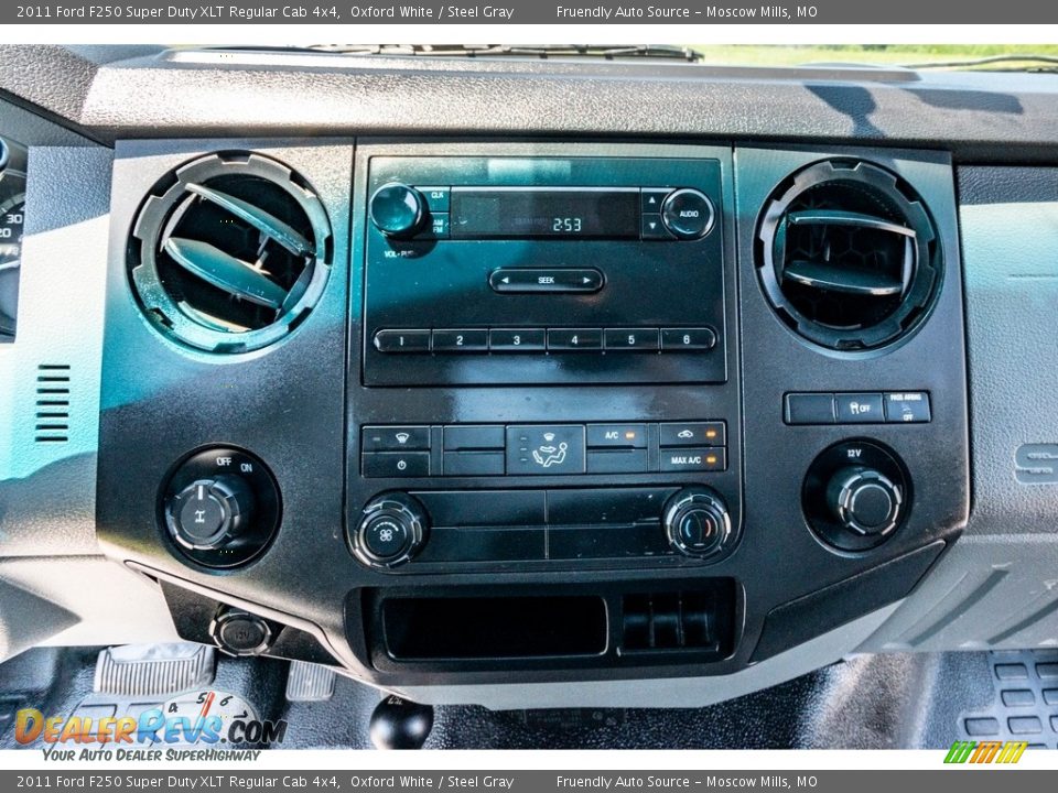 2011 Ford F250 Super Duty XLT Regular Cab 4x4 Oxford White / Steel Gray Photo #31