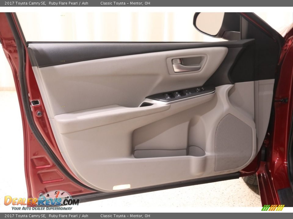 2017 Toyota Camry SE Ruby Flare Pearl / Ash Photo #4