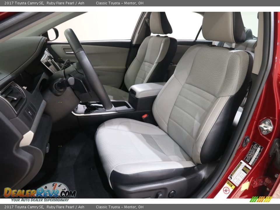 2017 Toyota Camry SE Ruby Flare Pearl / Ash Photo #5