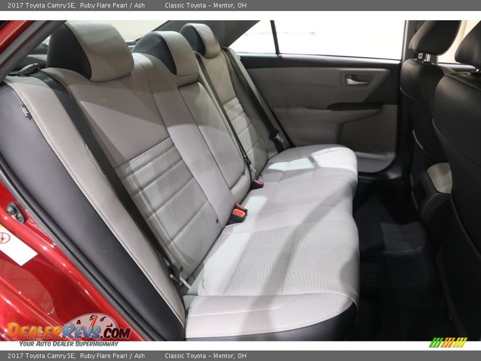 2017 Toyota Camry SE Ruby Flare Pearl / Ash Photo #17