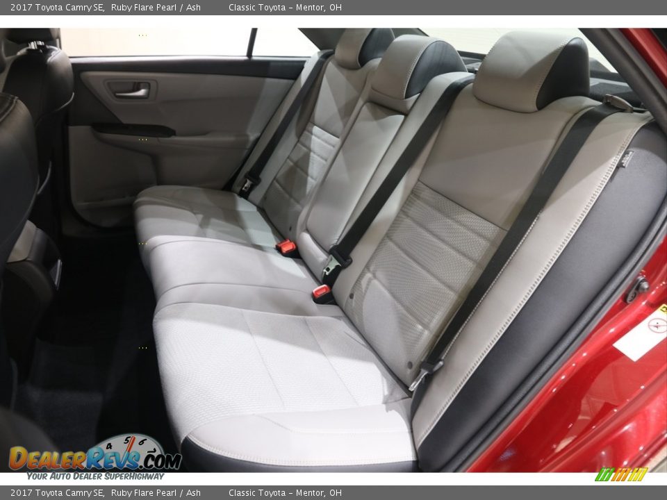 2017 Toyota Camry SE Ruby Flare Pearl / Ash Photo #18