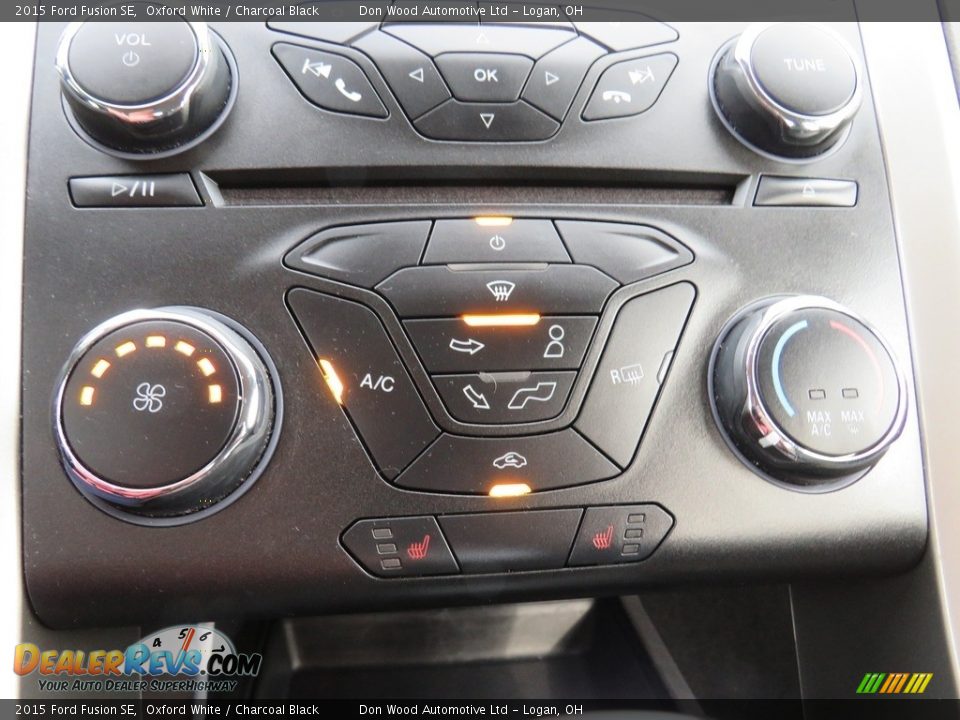 2015 Ford Fusion SE Oxford White / Charcoal Black Photo #22