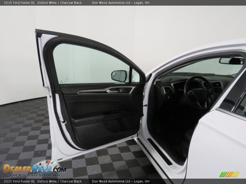 2015 Ford Fusion SE Oxford White / Charcoal Black Photo #23