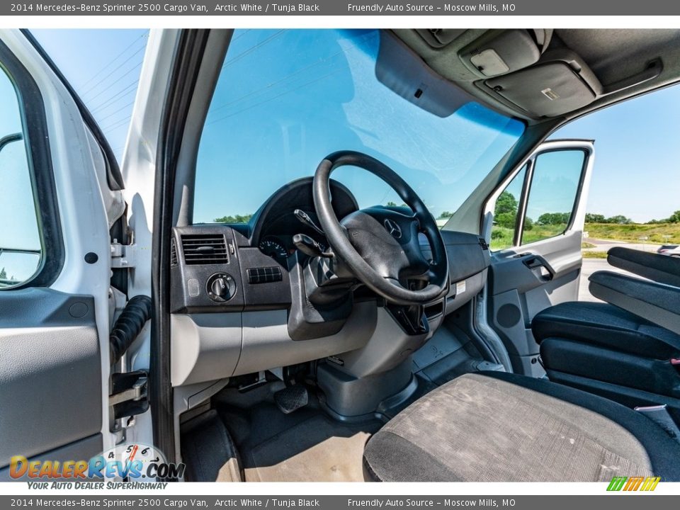 2014 Mercedes-Benz Sprinter 2500 Cargo Van Arctic White / Tunja Black Photo #20