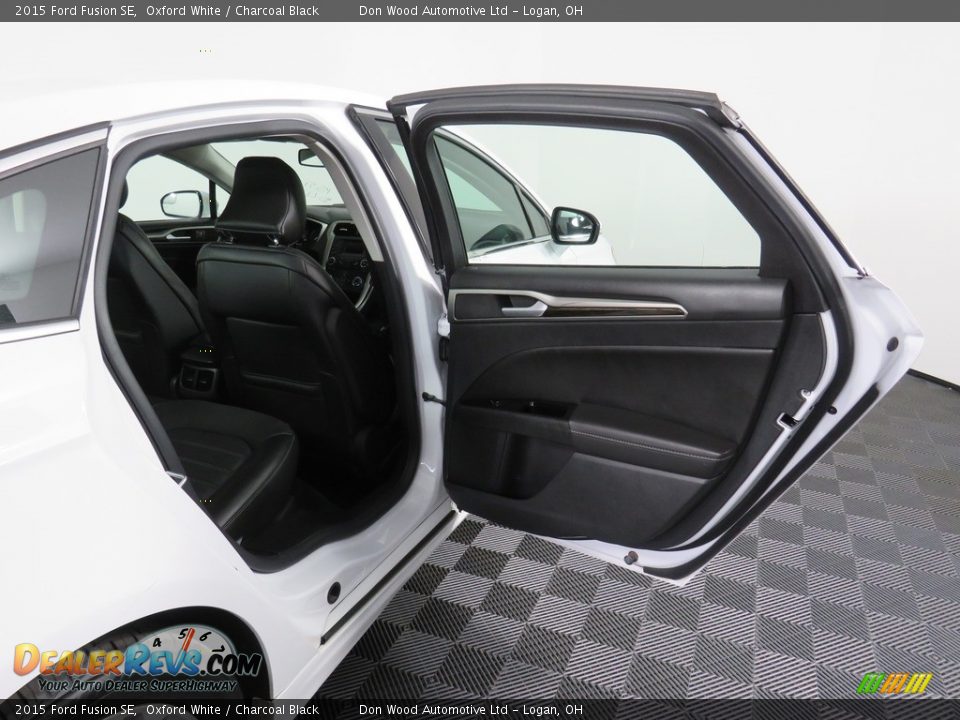 2015 Ford Fusion SE Oxford White / Charcoal Black Photo #35