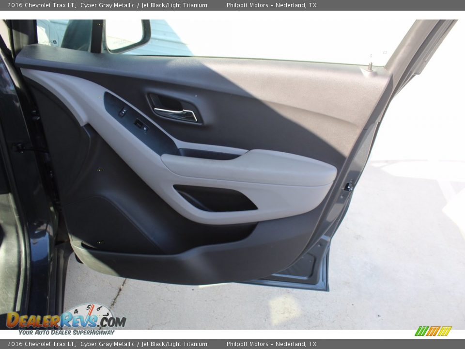 2016 Chevrolet Trax LT Cyber Gray Metallic / Jet Black/Light Titanium Photo #26