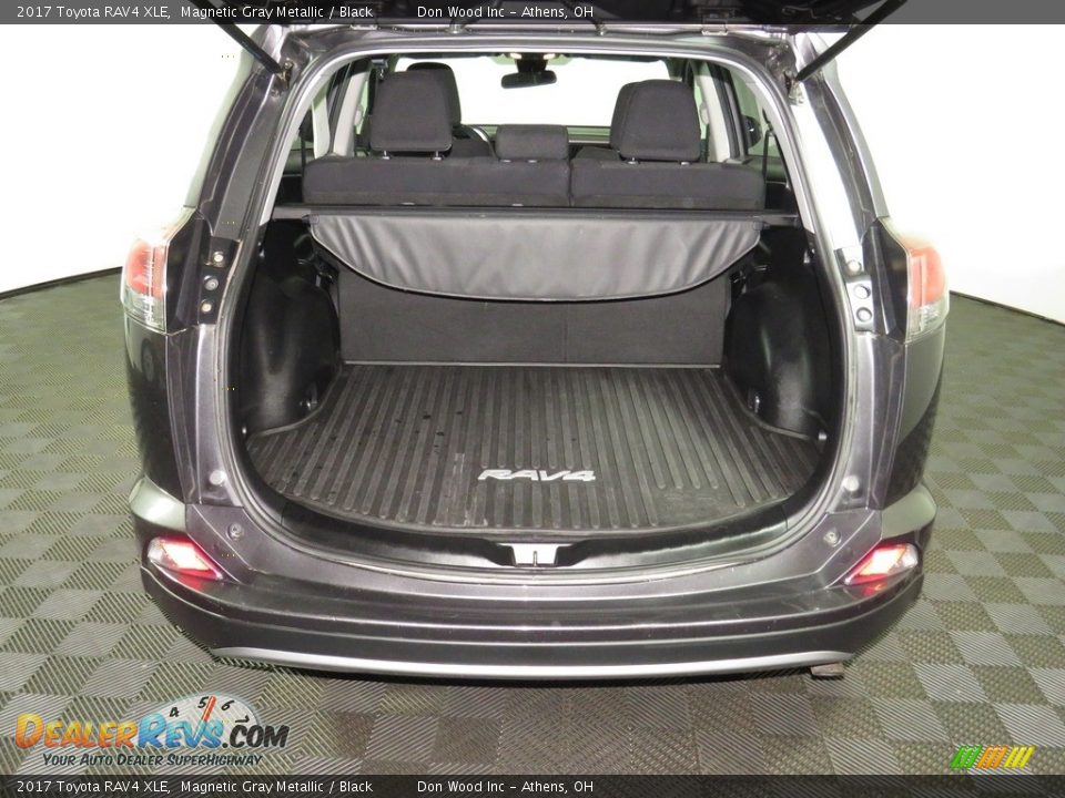 2017 Toyota RAV4 XLE Magnetic Gray Metallic / Black Photo #12