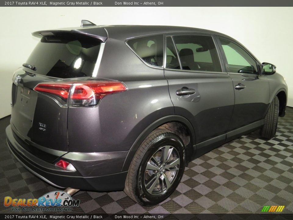 2017 Toyota RAV4 XLE Magnetic Gray Metallic / Black Photo #15
