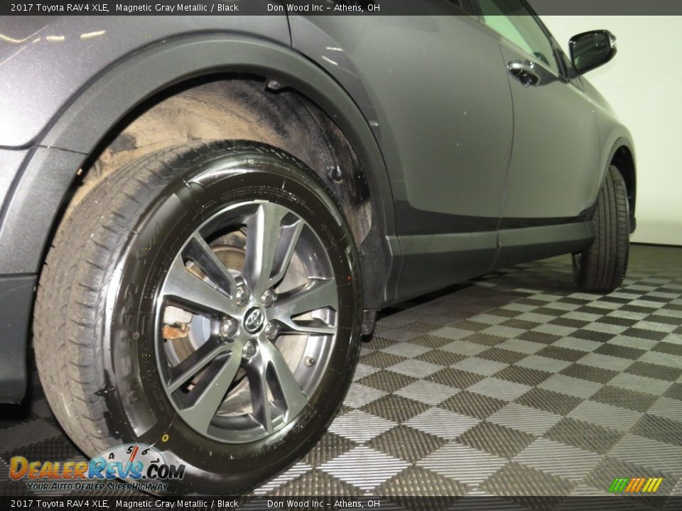 2017 Toyota RAV4 XLE Magnetic Gray Metallic / Black Photo #16