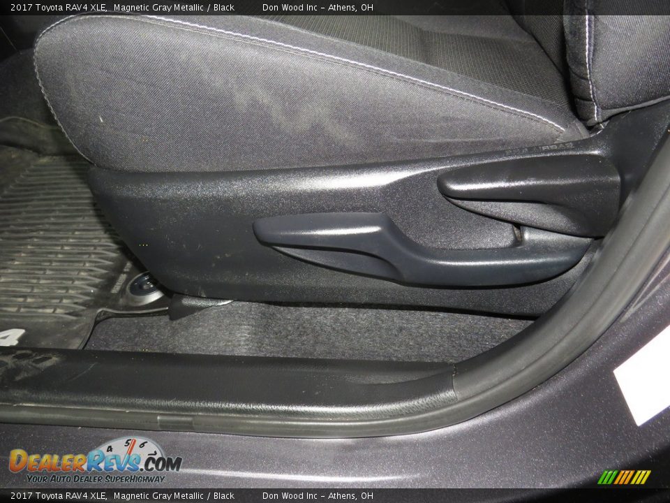 2017 Toyota RAV4 XLE Magnetic Gray Metallic / Black Photo #20