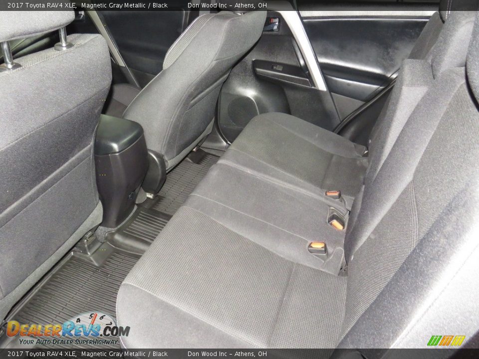 2017 Toyota RAV4 XLE Magnetic Gray Metallic / Black Photo #24