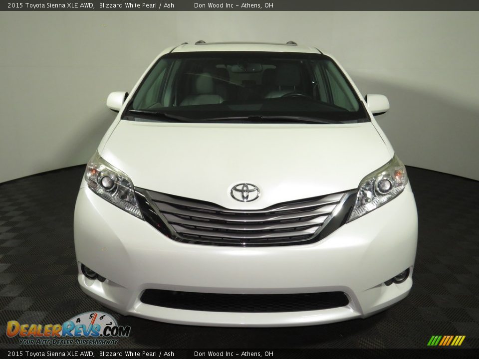 2015 Toyota Sienna XLE AWD Blizzard White Pearl / Ash Photo #4