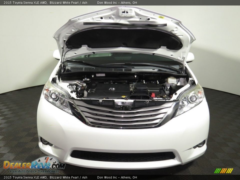 2015 Toyota Sienna XLE AWD Blizzard White Pearl / Ash Photo #5