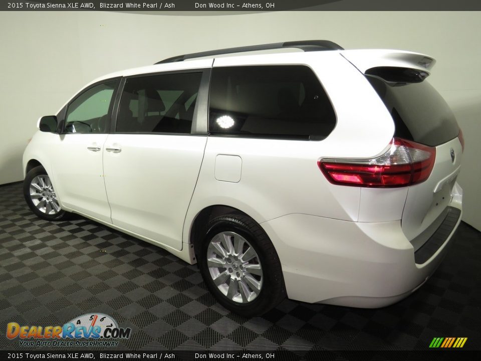2015 Toyota Sienna XLE AWD Blizzard White Pearl / Ash Photo #9