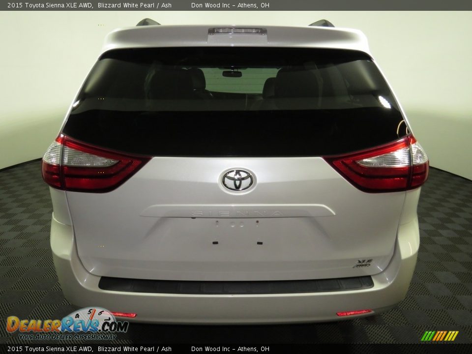 2015 Toyota Sienna XLE AWD Blizzard White Pearl / Ash Photo #11