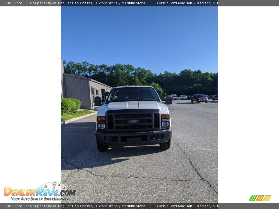 2008 Ford F350 Super Duty XL Regular Cab Chassis Oxford White / Medium Stone Photo #2