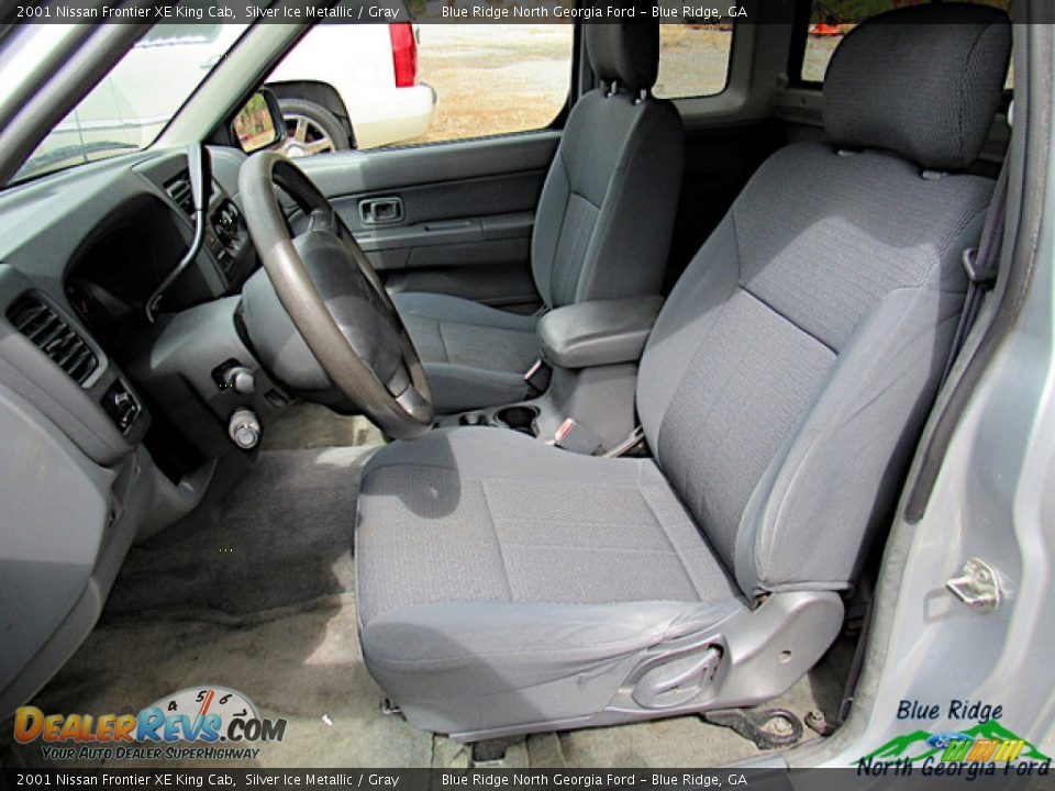 2001 Nissan Frontier XE King Cab Silver Ice Metallic / Gray Photo #6