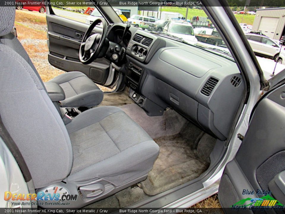 2001 Nissan Frontier XE King Cab Silver Ice Metallic / Gray Photo #7