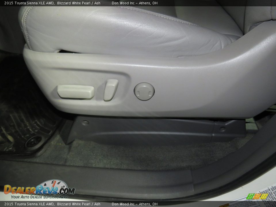 2015 Toyota Sienna XLE AWD Blizzard White Pearl / Ash Photo #19