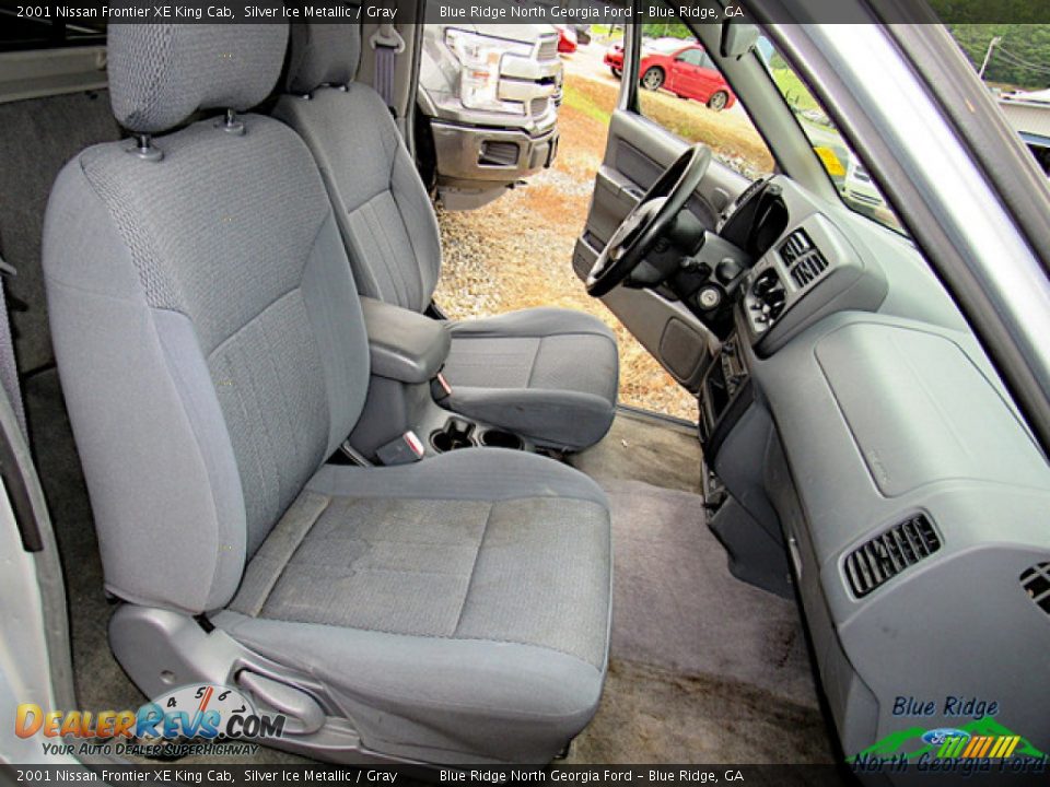2001 Nissan Frontier XE King Cab Silver Ice Metallic / Gray Photo #8