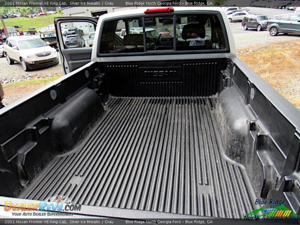 2001 Nissan Frontier XE King Cab Silver Ice Metallic / Gray Photo #10